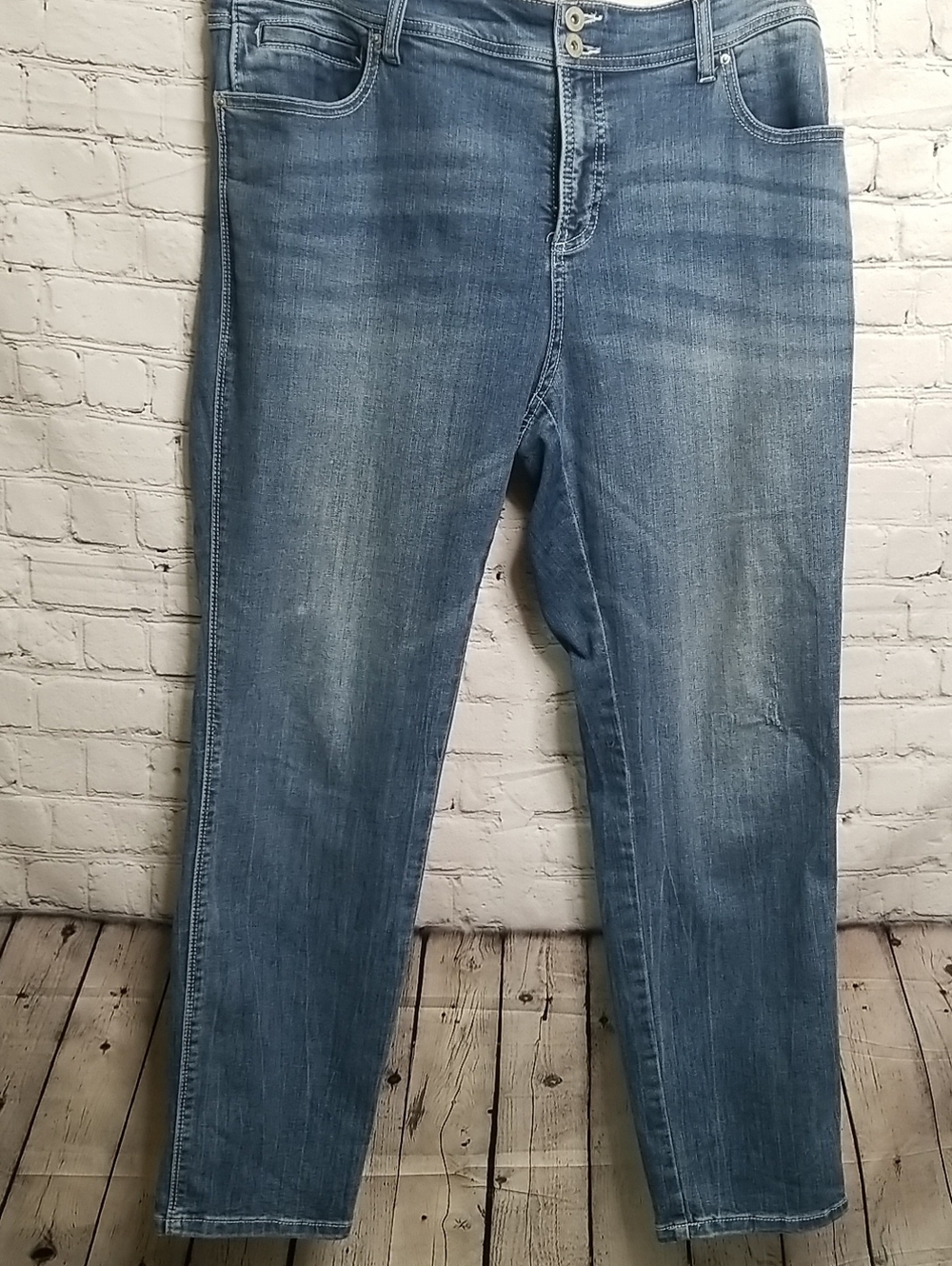 INC " BOYFRIEND" jeans size 18W double button waist EUC